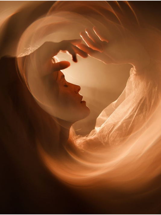 Manifestavimas: magnetizmas, moteriškumas ir gausa